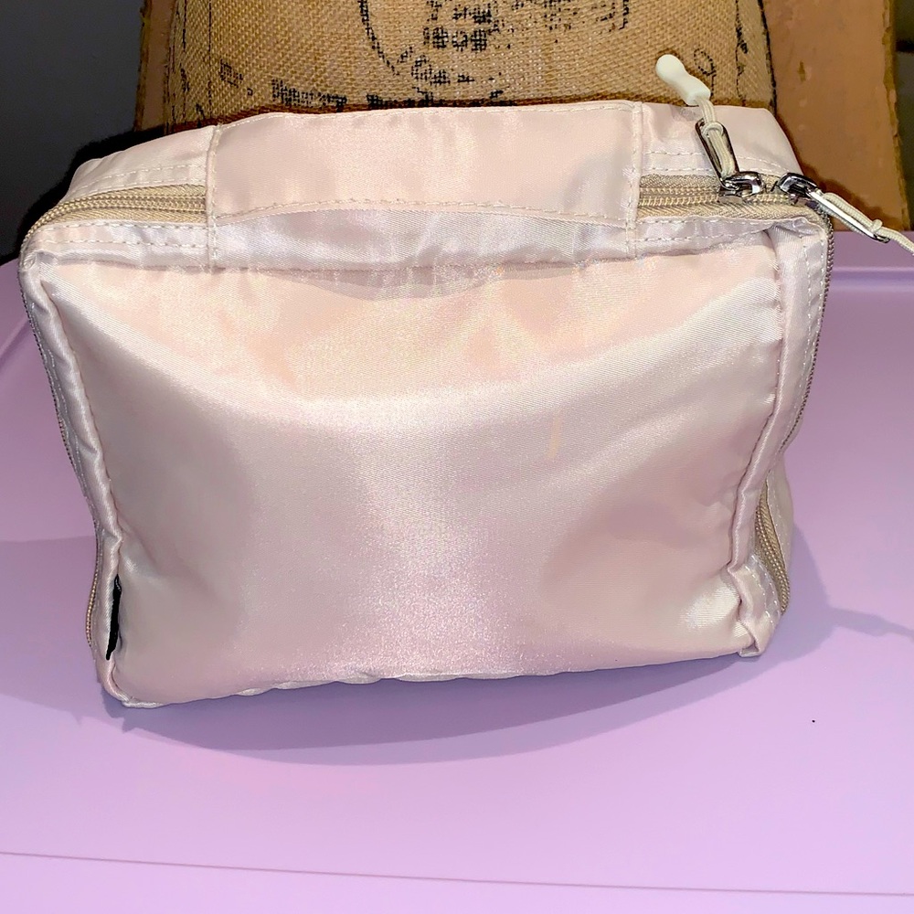 Bagail Cream Toiletry Bag